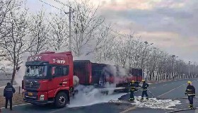 公司消防隊成功處置一起廠區外半掛貨車突發起火事件